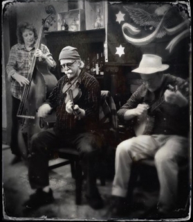 260221 SNAPPINBUG BW