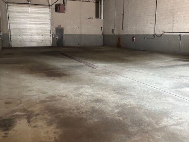 Middle Garage Bay