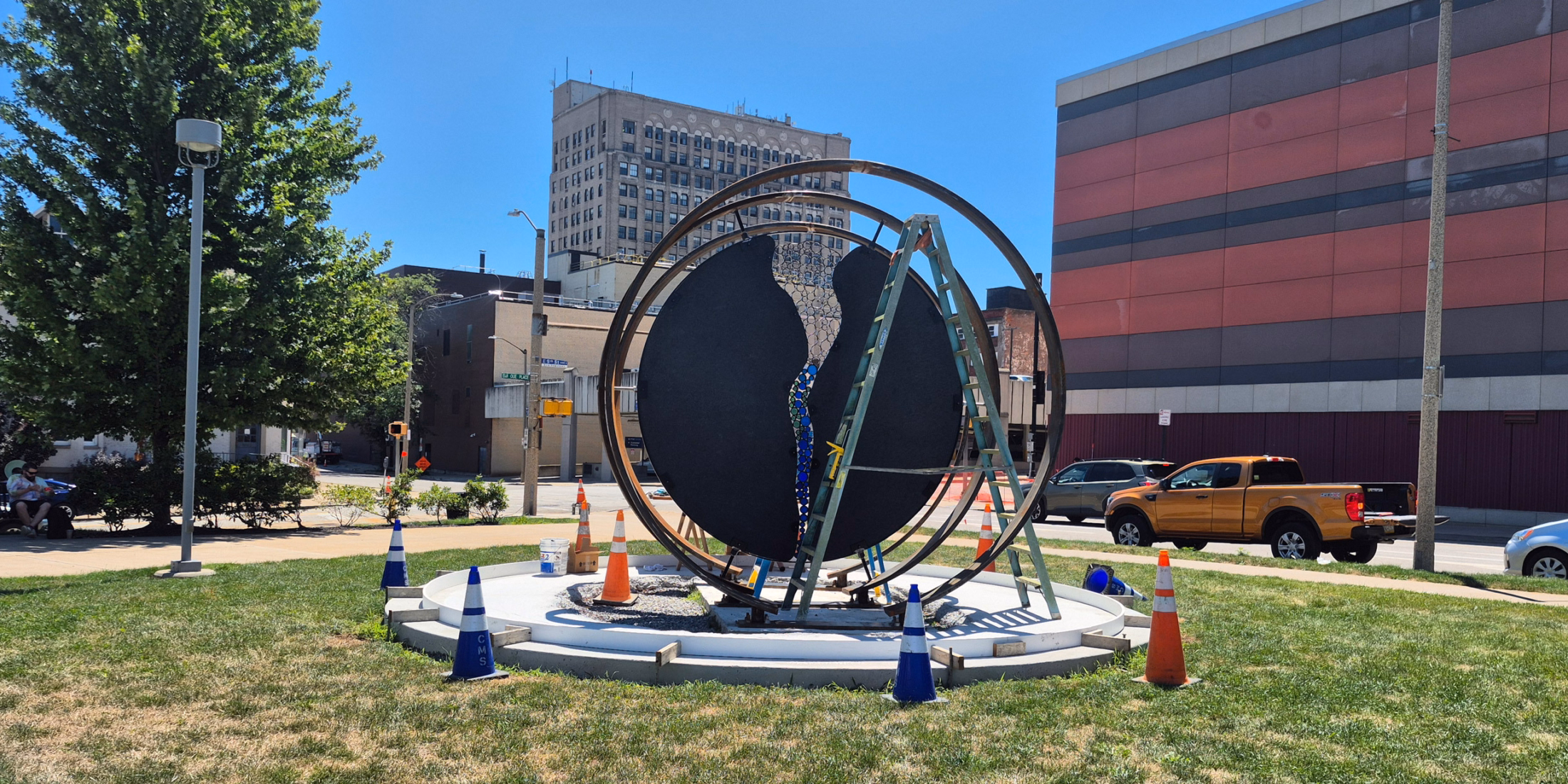 Site 7 Sculpture with Glass Install