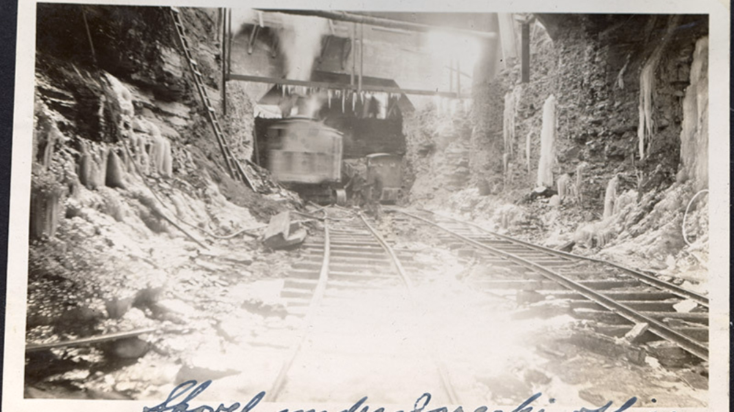 Skovel under Jarecki Office