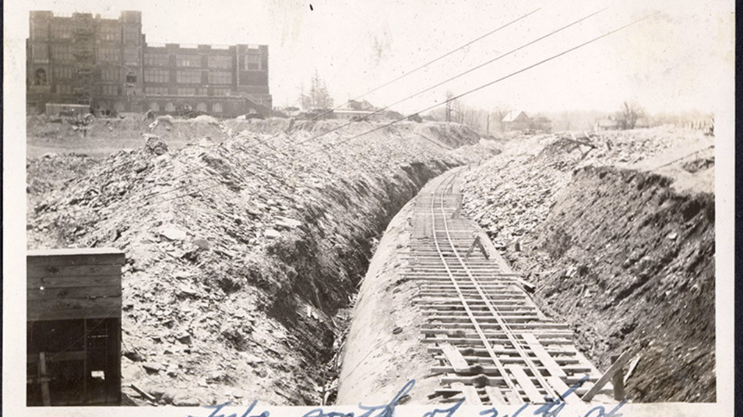 Covered tube at the South of 26th St; Academy High School is in the background