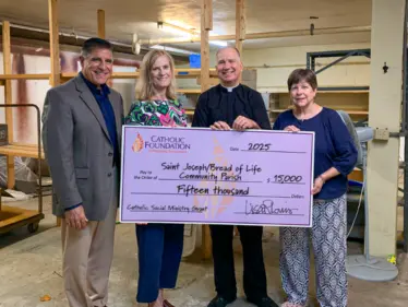 (l to r) Mike Bova, Catholic Foundation Board Vice Chair and Lisa Louis, Executive Director, present grant check to Fr. Steve Schreiber, pastor, and Jean Malthaner, Director of Ministries at Saint Joseph/Bread of Life Community Parish.