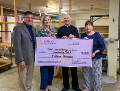 (l to r) Mike Bova, Catholic Foundation Board Vice Chair and Lisa Louis, Executive Director, present grant check to Fr. Steve Schreiber, pastor, and Jean Malthaner, Director of Ministries at Saint Joseph/Bread of Life Community Parish.