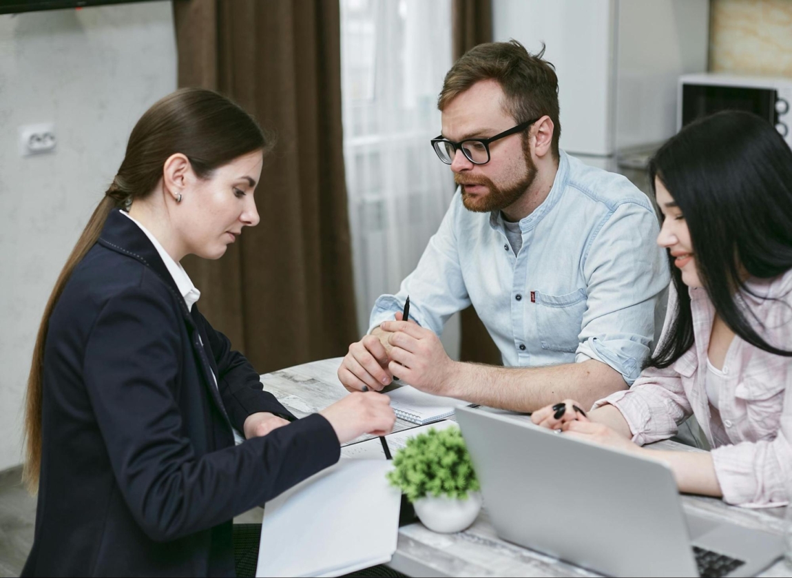 Advisor with a couple