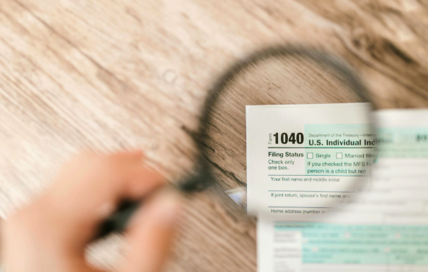 Mag glass on 1040 tax sheet